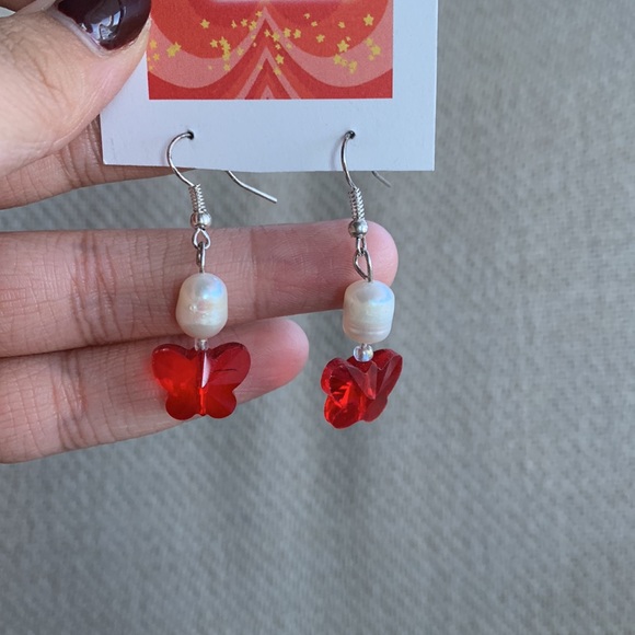 Crystal Butterfly Fresh Water Pearl Earring - Picture 3 of 3